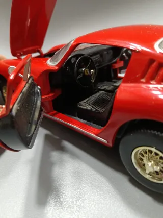 ERTL Ferrari GTB4 1/18