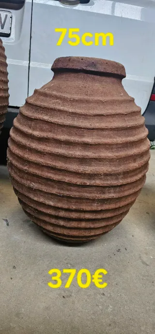 Tinajas antiguas de barro