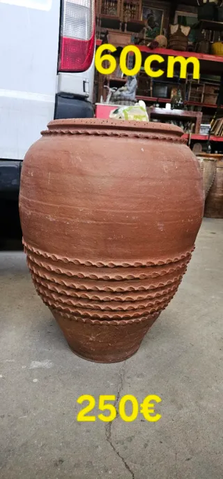 Tinajas antiguas de barro