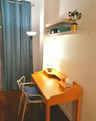 Silla blanca de diseño estilo Kartell -tipo Master