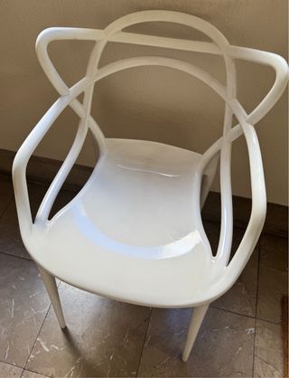 Silla blanca de diseño estilo Kartell -tipo Master