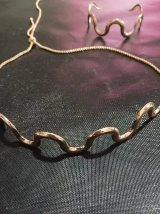 Conjunto de joyería ondulada dorada