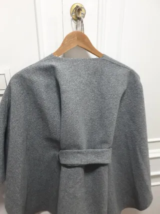 Poncho gris con cinturón