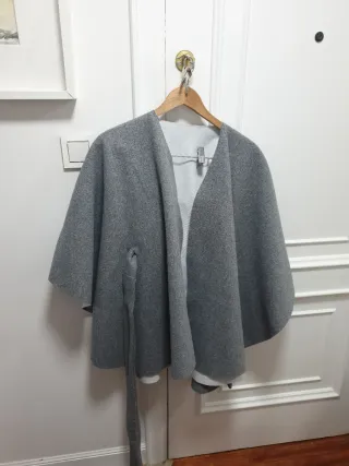 Poncho gris con cinturón