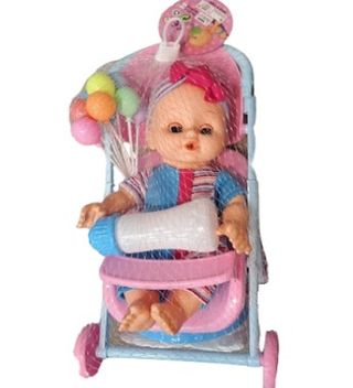 Muñeca bebé en carrito