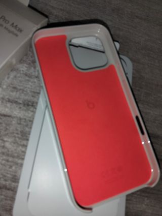 Apple Funda Beats con MagSafe para el iPhone 16 Pro Max - Piedra lunar