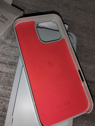 Apple Funda Beats con MagSafe para el iPhone 16 Pro Max - Piedra lunar