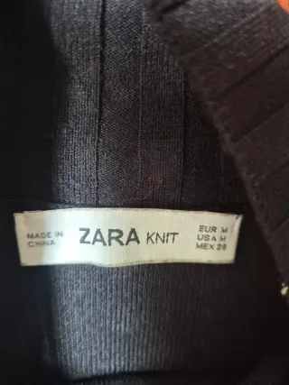 Vestido de punto negro con tachuelas