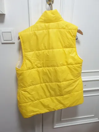 Chaleco plumífero amarillo