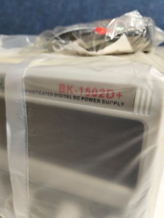 BK-1502D+ Fuente de Alimentación CC Ajustable 0-15V 2A con Amperímetro Digital