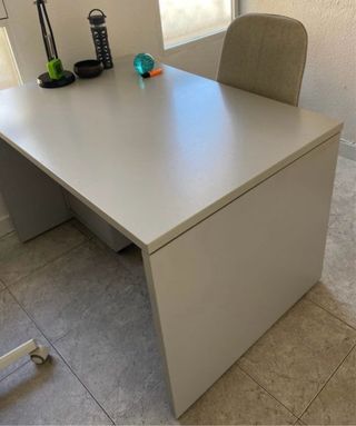 Escritorio y cajonera para habitación u oficina