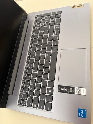 Ordenador portátil Lenovo plateado