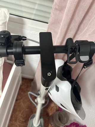 Patinete eléctrico blanco