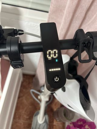 Patinete eléctrico blanco