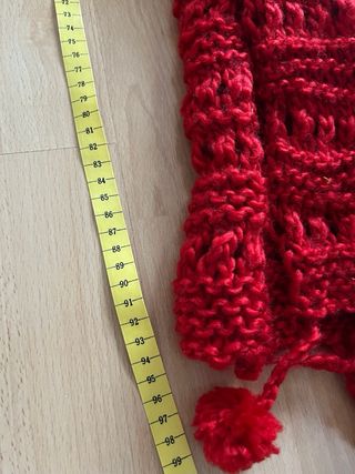 Gorro y bufanda de punto rojo