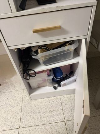 Tocador blanco con espejo y cajones