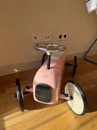 Coche de carreras correpasillos de metal rosa