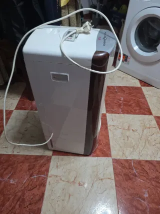 Ventilador Erika Blanco y Marrón