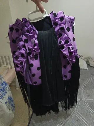 Conjunto de flamenca morado y negro
