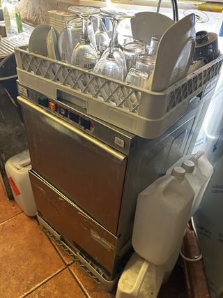 Lavastoviglie compatta per bicchieri