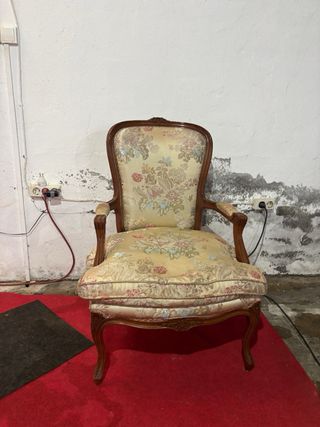 Sofá de tela floral vintage