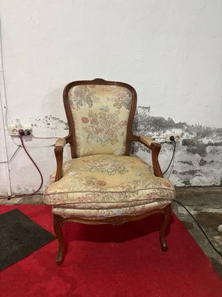 Sofá de tela floral vintage