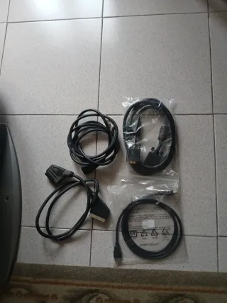 TV Sony KDL-32S2000 32 pulgadas, color  Plata