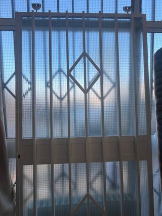 Puerta corredera forja con cristal