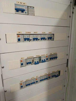 Manitas reparaciones empleo