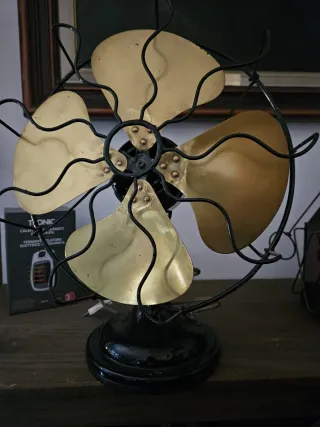 Ventilador antiguo de latón