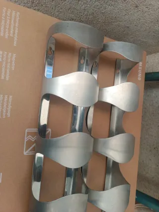 Botelleros metálicos para 8 botellas