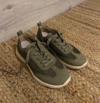 Zapatillas verdes de malla