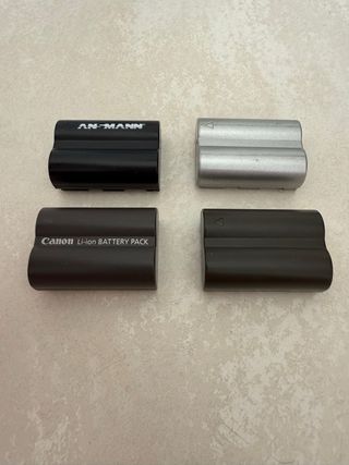 Set 4 batterie per fotocamera – NON TESTATE