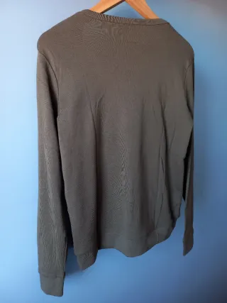 Conjunto chaqueta y top verde oliva.