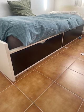 REGALO Cama blanca con cajones a reparar