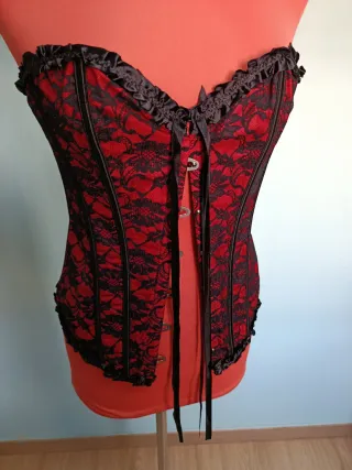 Corsé encaje rojo y negro