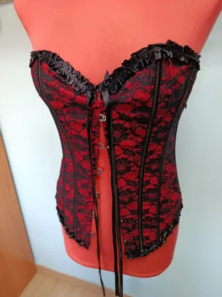 Corsé encaje rojo y negro