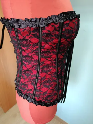 Corsé encaje rojo y negro