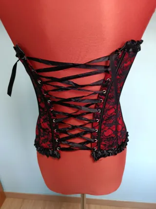 Corsé encaje rojo y negro