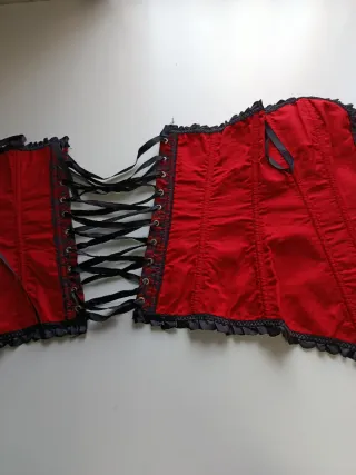 Corsé encaje rojo y negro