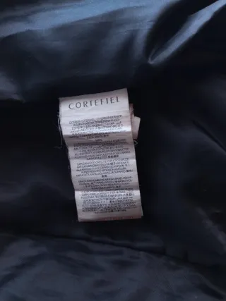 Chaquetón acolchado negro con capucha