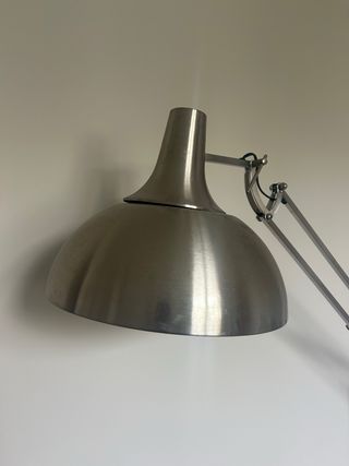 Lámpara de pie plateada