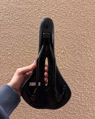 Sillín de bicicleta negro marca decathlon