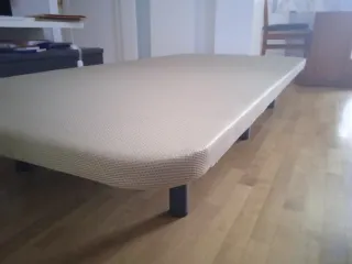 Somier tapizado beige y negro