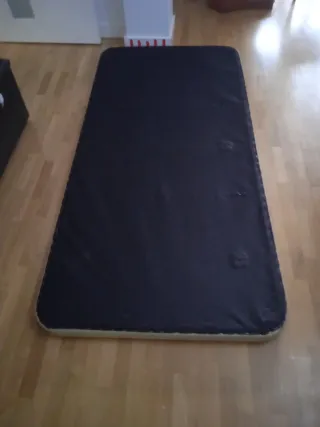 Somier tapizado beige y negro