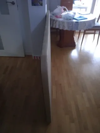 Somier tapizado beige y negro