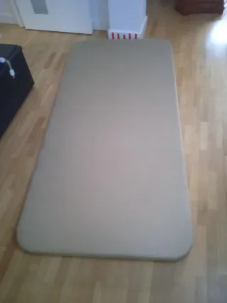 Somier tapizado beige y negro