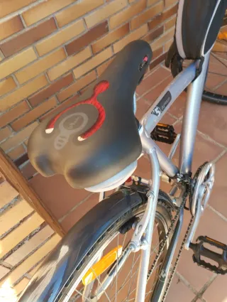 Bicicleta de paseo B'Twin plateada