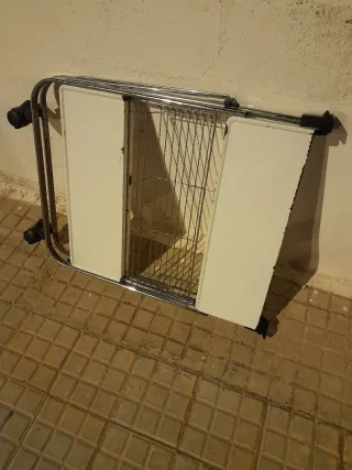 Mesa y silla  auxiliar plegable de metal