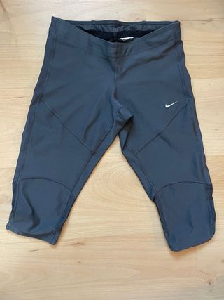 Mallas Nike Dri-FIT grises capri